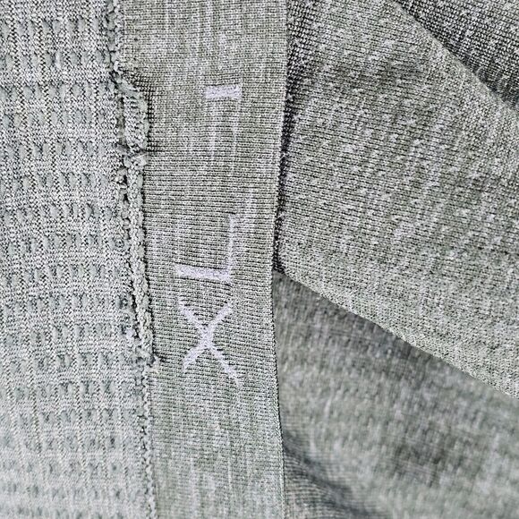 Lululemon Polo Shirt Mens XL Short Sleeve Metal Vent Tech Stretch Wicking - Picture 8 of 9